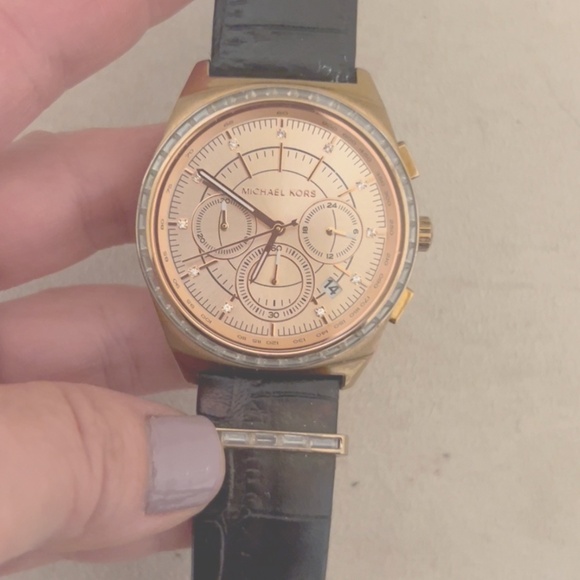 Michael Kors rose gold watch - Picture 1 of 2